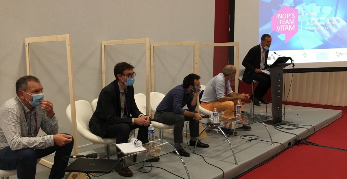 La "team Vitam" d'Inop's (Serda, Smile, Akompano, Xdemat) co-animait la conférence "Vitam est-il le meilleur SAE pour votre organisation" sur le salon Documation 2020. (Archimag-CJO) vitam_archivage_electronique_documation.jpg