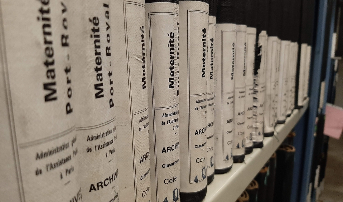 Volumes d’archives produites par la maternité de Port-Royal. (Bruno Texier/Archimag) archives-hopitaux-paris-ap-hp-maternite-port-royal