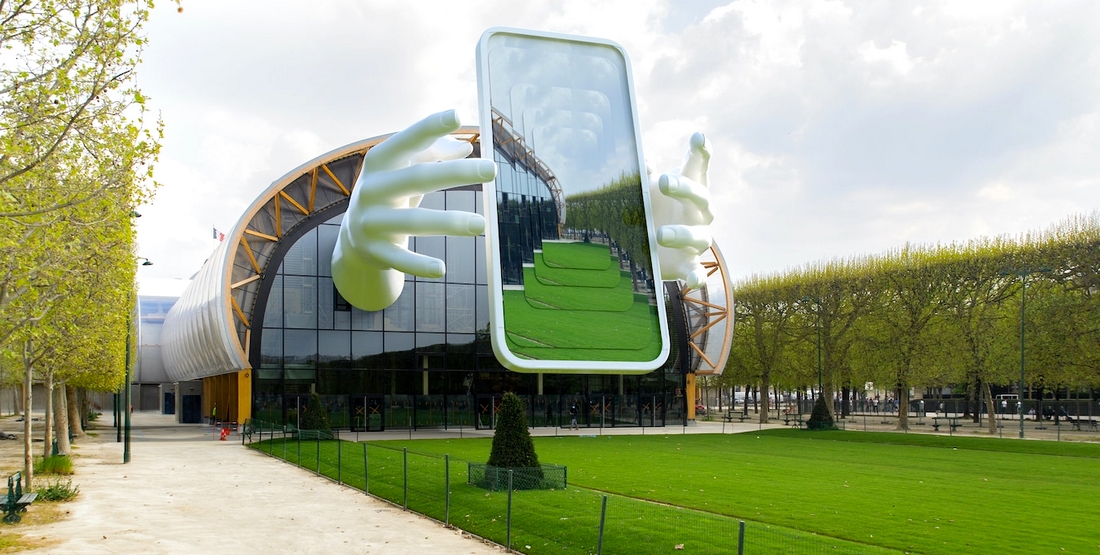 L'expérience "Palais augmenté", dans le Grand Palais éphémère, installé provisoirement sur le Champ-de-Mars. (ECAL) festival-grand-palais-augmente