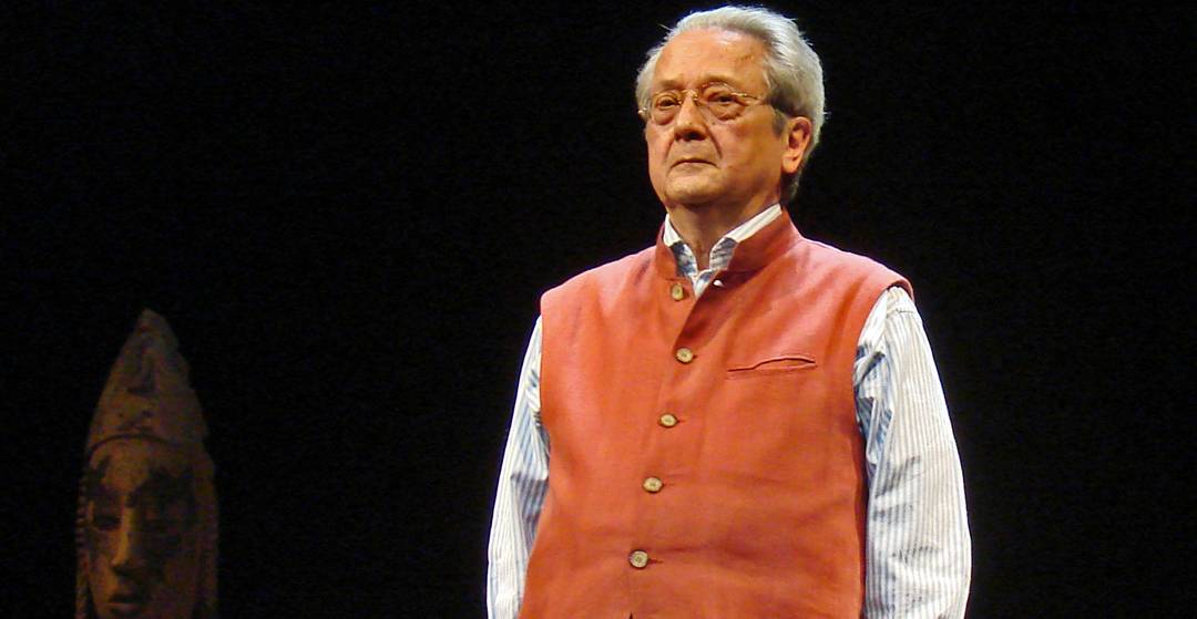 Jacques Vergès au théâtre de la Madeleine à Paris en 2008 à l'occasion d'une représentation de Serial plaideur, une pièce dont il était l'auteur et l'acteur. (Flickr/{{{1}}})