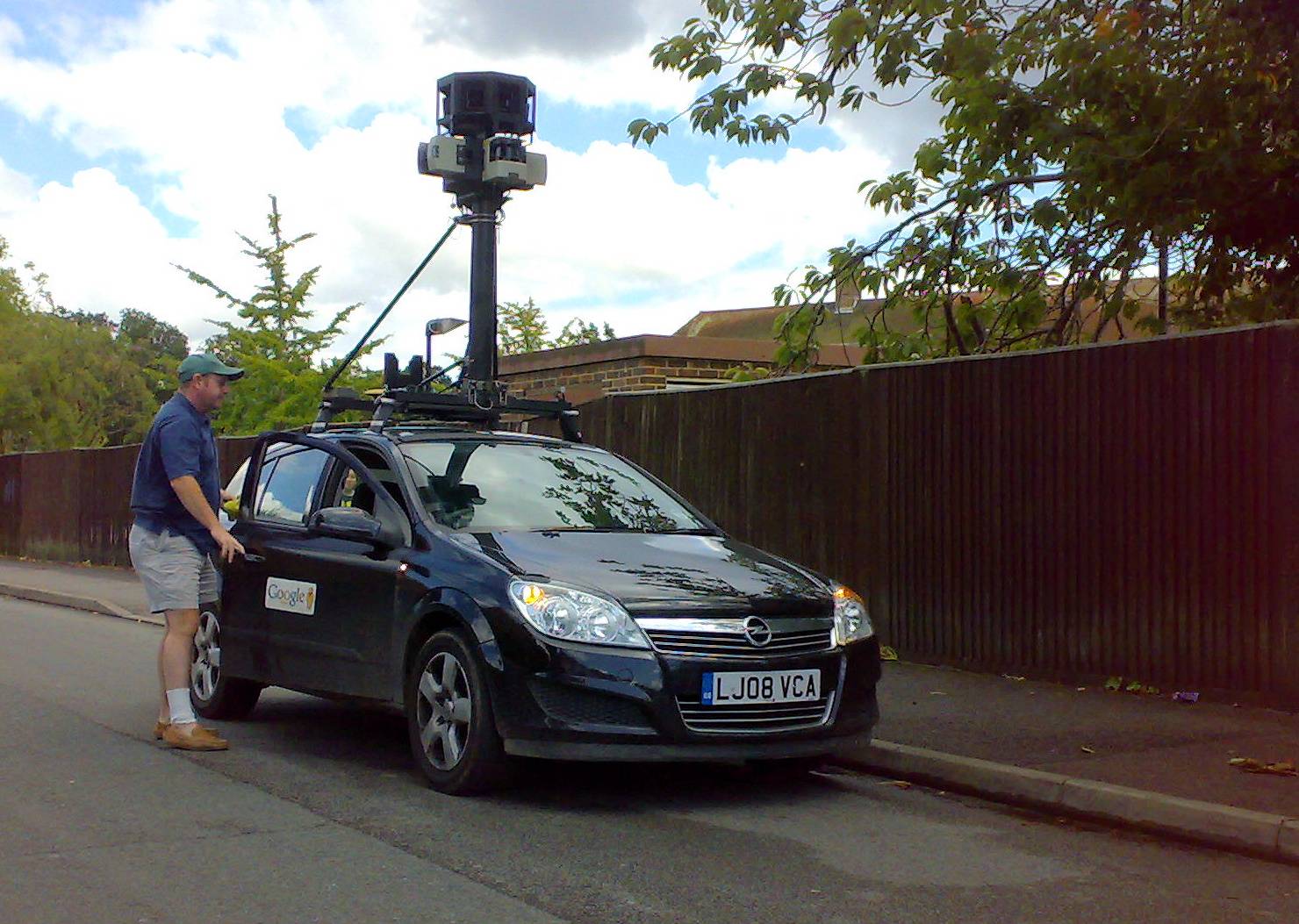 Une voiture de Google Street View, reconnaissable entre mille grâce à son mât supportant les caméras. (Google Maps Camera Car/Bally Hoo)