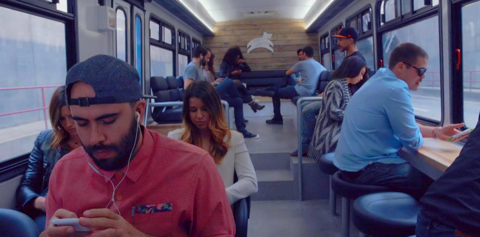 Il est possible de connaître à l'avance, depuis son smartphone, le nombre de places disponibles dans les bus Leap. (Leap)