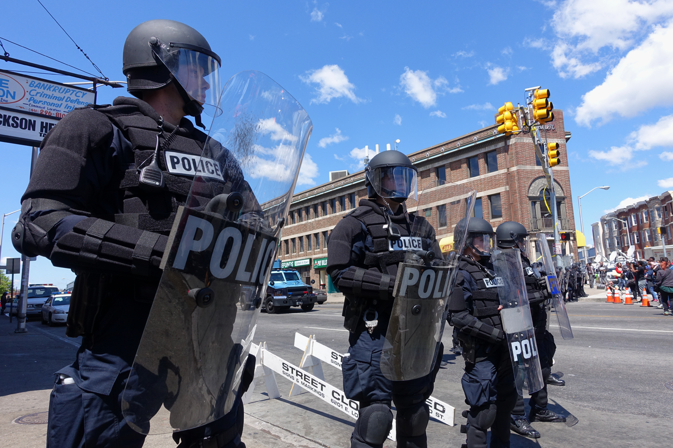 Des milliers de gardes nationaux et de policiers ont été déployés à travers la ville pour tenter de maîtriser les émeutes. (Flickr/Vladimir Badikov)
