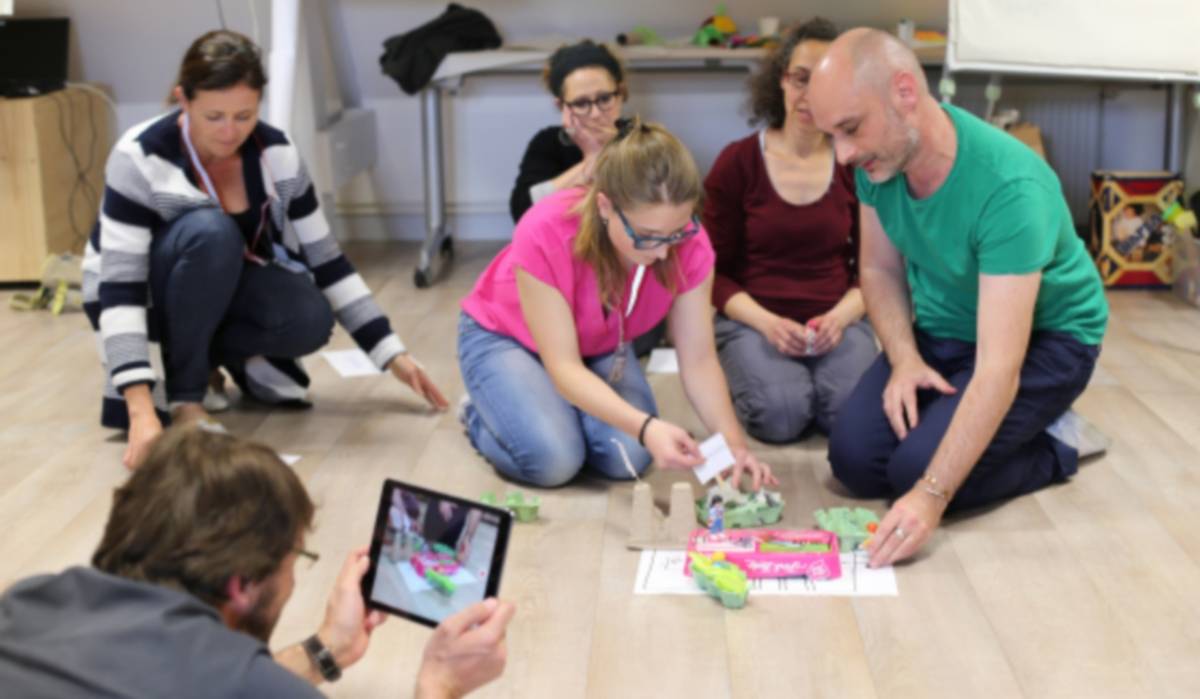 Une séance créative et participative lors du Biblio Remix de Bécherel. (Biblio Remix) biblio-remix-becherel