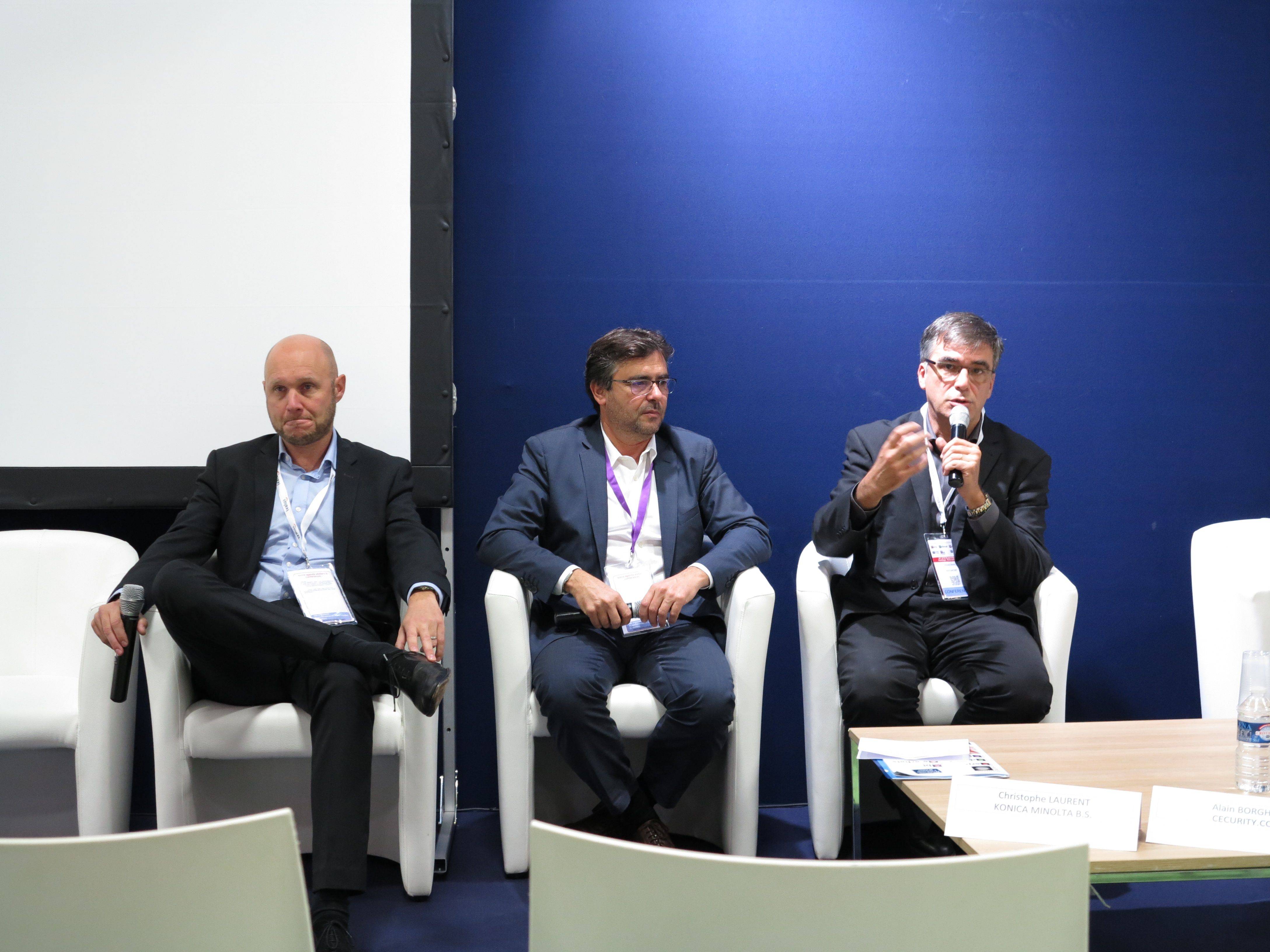 De gauche à droite : Christophe Laurence d’Open Bee, partenaire de Konica Minolta, Alain Borghesi, Cecurity.com, et Vincent Jamin, Docapost
