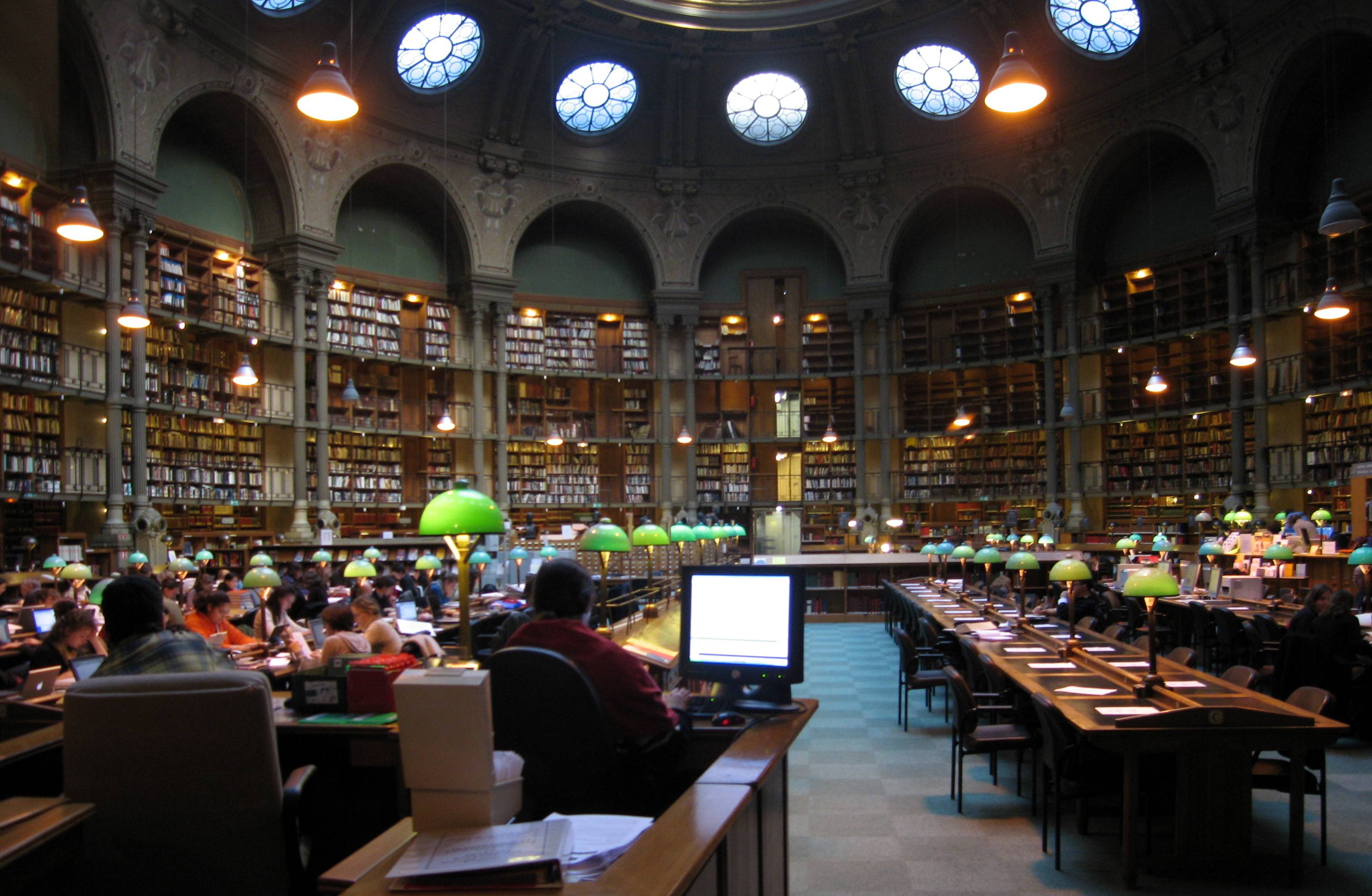 "Bibliothèques et librairies numériques ont atteint une masse critique et bruyante, dans laquelle il n’est plus possible de s’orienter correctement sans informations descriptives fiables et standardisées" (Pierre Metivier via VisualHunt / CC BY-NC)
