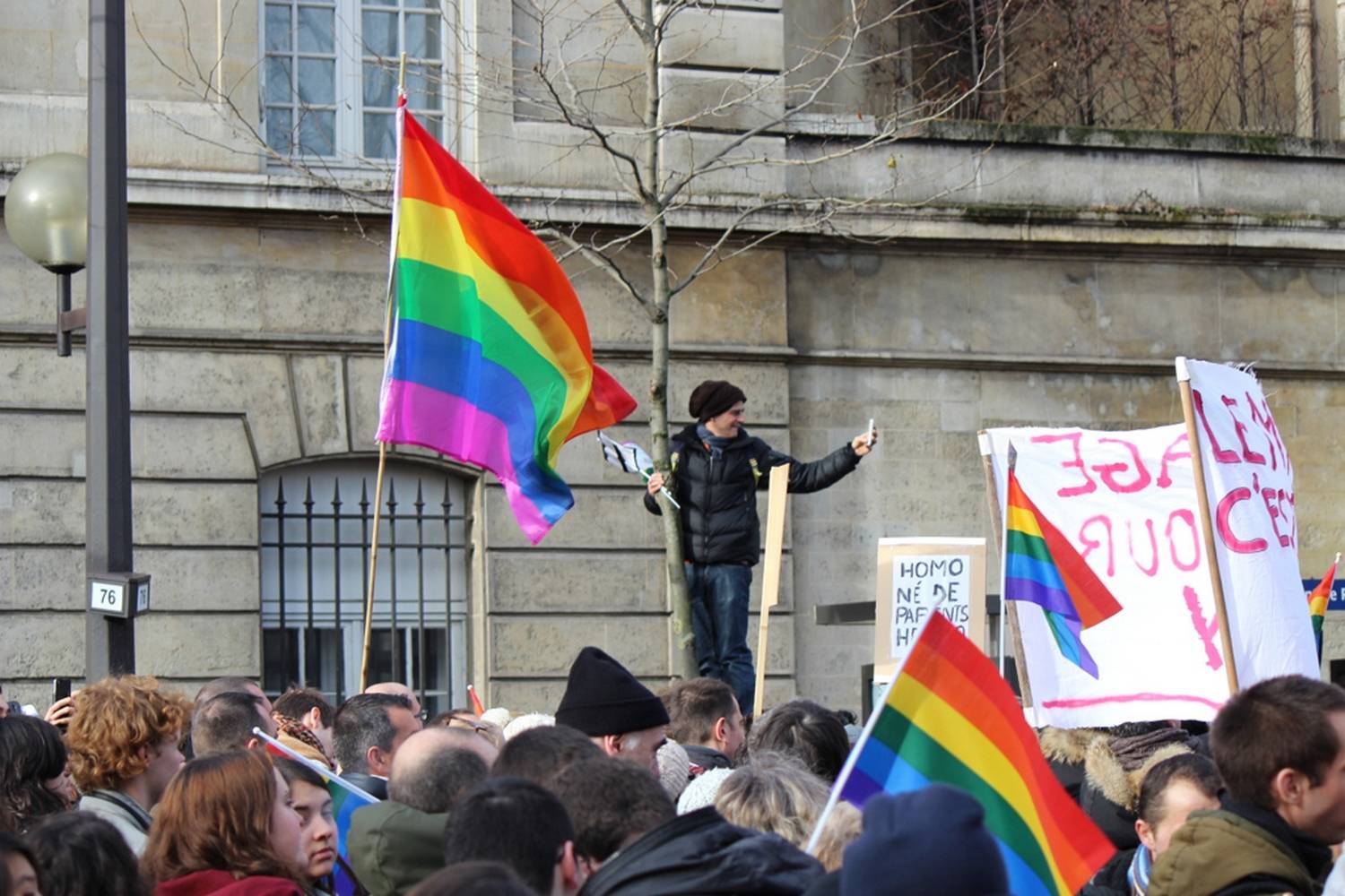 Le plus important fonds d’archives de l’Hexagone est conservé à la bibliothèque municipale de Lyon. Il réunit le fonds Michel Chomarat, datant de 1992, et un ensemble Gay et Lesbien depuis 2005. (krytofr via Visual Hunt / CC BY)