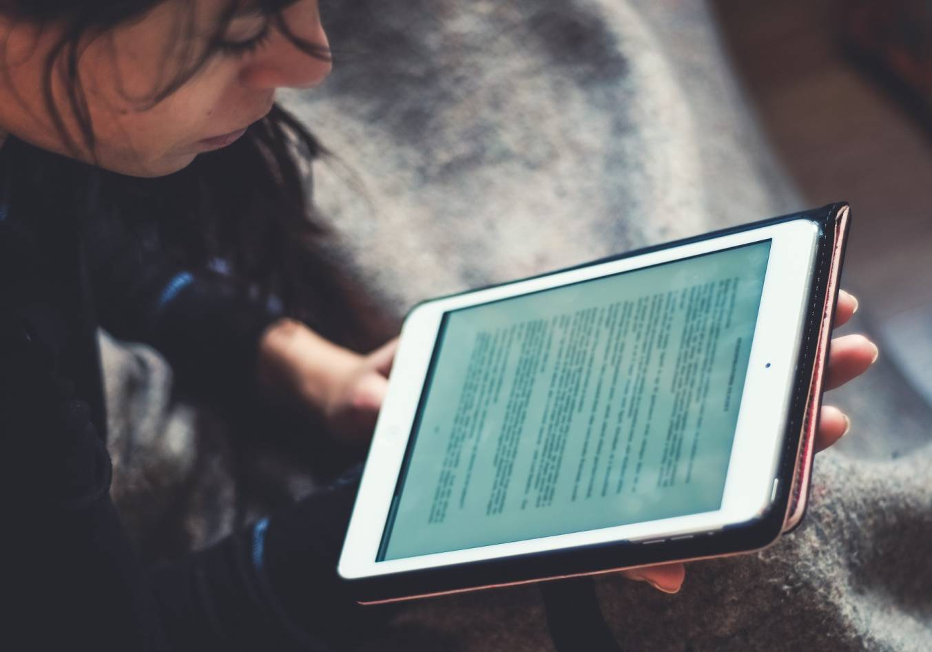 Le directeur général de Livre chez Springer Nature se veut optimiste pour le futur de l'accès ouvert dans les oeuvres scientifiques (jurazvarga/pixabay) openaccess, auteurs