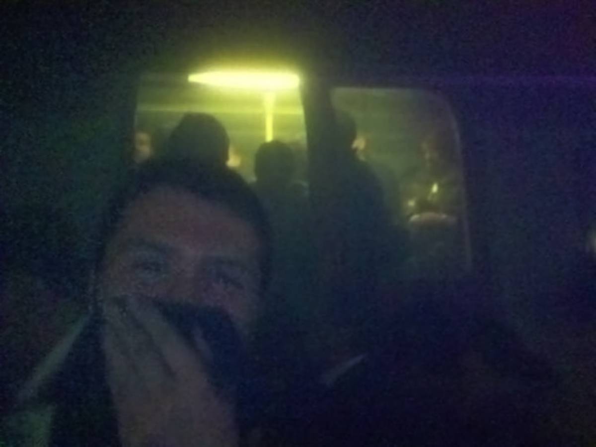 Photo prise par Adam Stacey, montrant les personnes prises au piège dans le métro de Londres, juste après les attentats de juillet 2005. (Adam Stacey CC BY 2.5 via Wikimedia Commons)