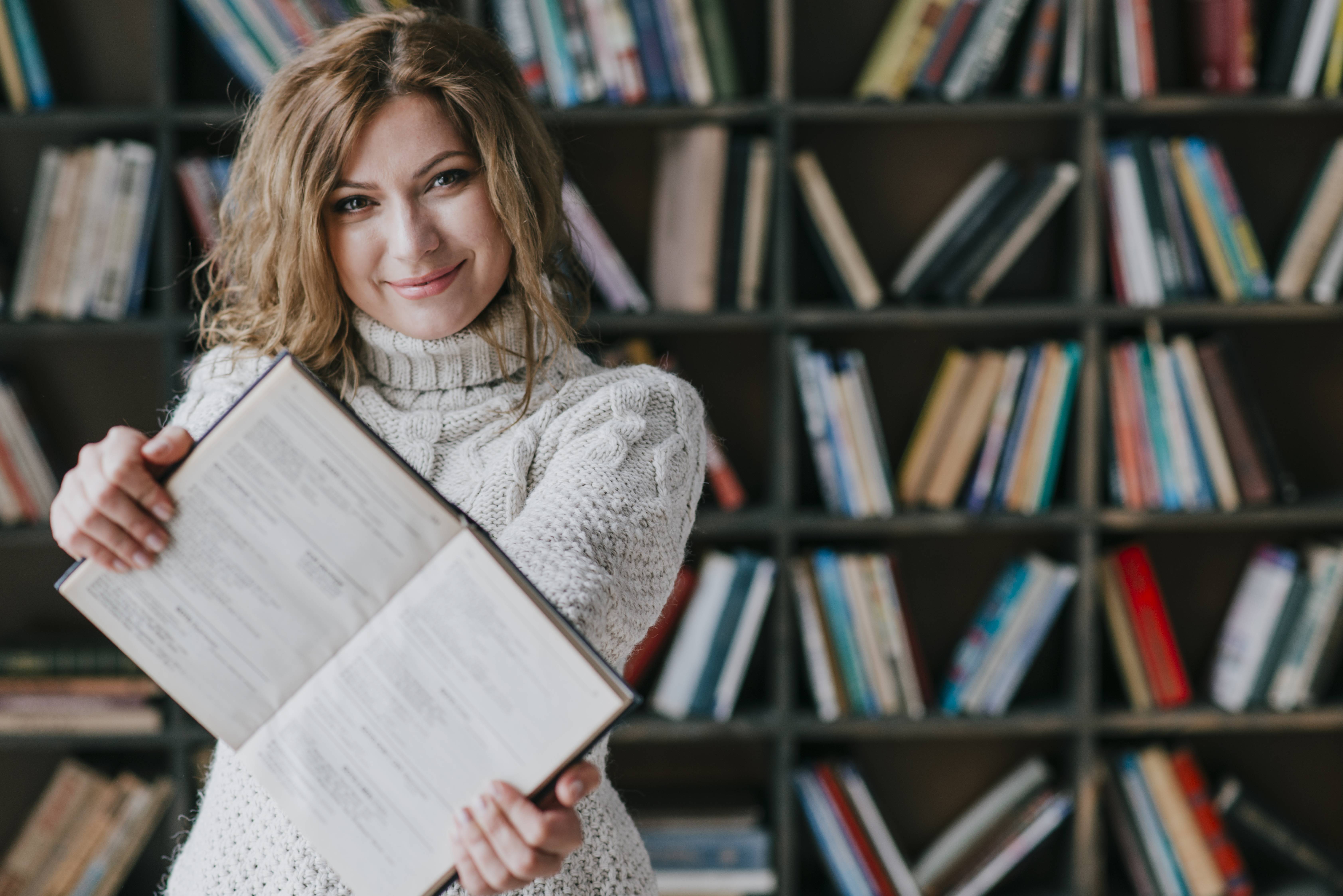 Tel un système domotique résidentiel, open+ centralise le contrôle de tous les équipements de la bibliothèque, depuis la gestion d’accès jusqu’à l’alimentation des automates en libre-service (crédits : Freepik).