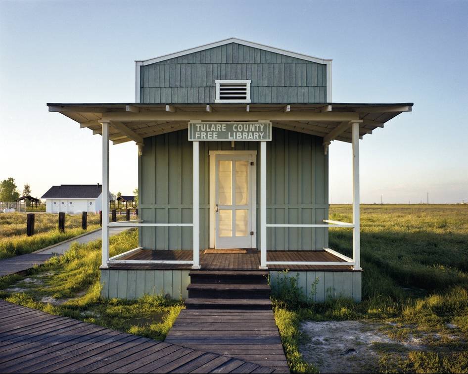 La bibliothèque de Tulare, en Californie, dont l'unique pièce a été construire par d'anciens escalves (Robert Daweson/Courtesy of Princeton Architectural Press)