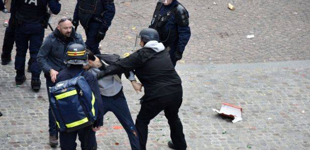 Vincent Crase et Alexandre Benalla, lors des manifestations du 1er-Mai à Paris. (Naguib-Michel SIDHOM/AFP) affaire_Benalla