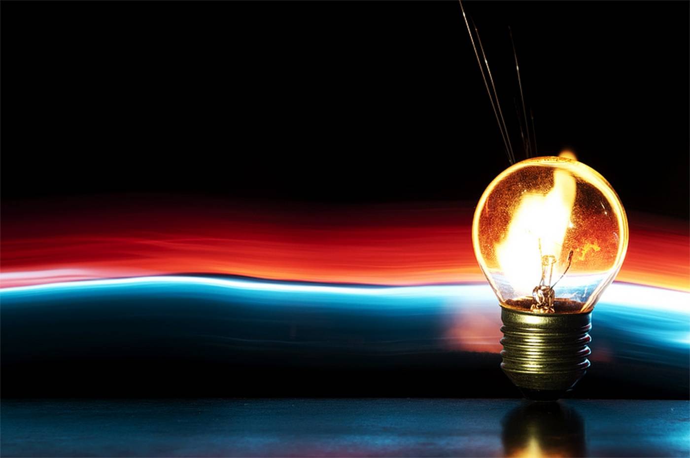 Selon SavoirCom1, "de nombreux moyens sont mis en œuvre aujourd’hui afin d’empêcher la circulation de la connaissance" (Sidious Sid via Visualhunt.com / CC BY-NC-ND) ampoule-lumiere