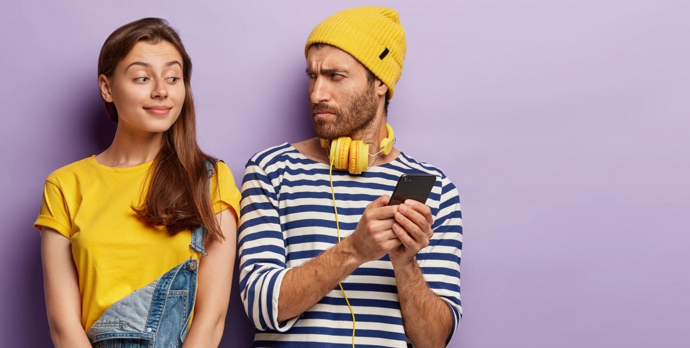 Les applications mobiles de messagerie instantanée Olvid, Signal et Telegram sont des alternatives sécurisées et chiffrées à Whatsapp. (Freepik/wayhomestudio) application-mobile-messagerie-instantanee-securisee