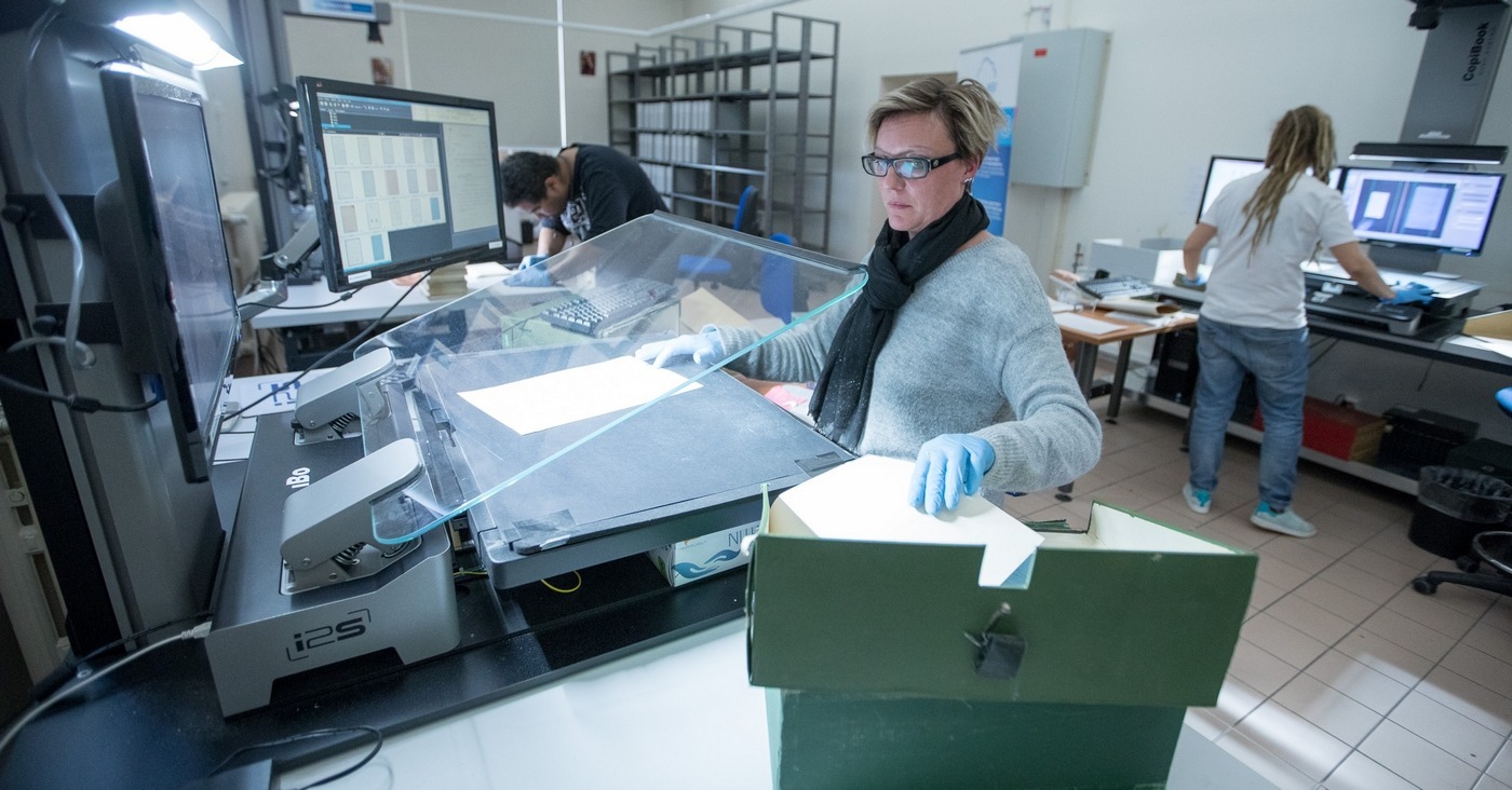 L'atelier de numérisation d'archives à la bibliothèque des Nations unies à Genève. Ce patrimoine est aujourd'hui accessible sur une bibliothèque numérique dédiée. (Library.un.org) fonctionnement-archives-publiques-privees-suisse
