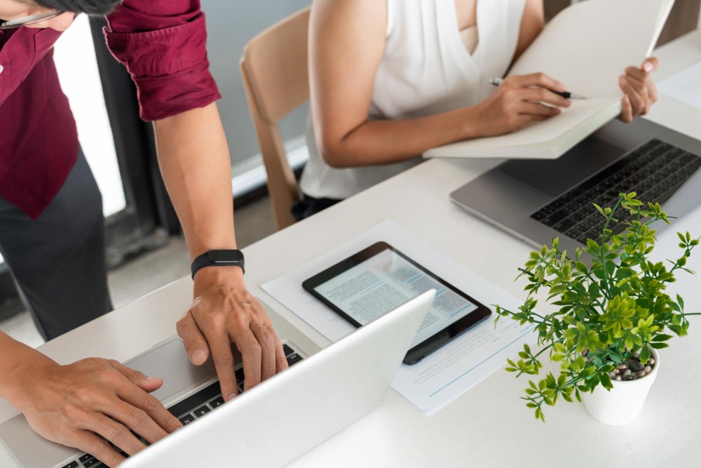 Une plateforme à l'abri des lois extraterritoriales des Etats-Unis (Freepik Premium / EyeEm by Audtakorn Sutarmjam) Workplace-Souverain-alternative-francaiseAtos-Wimi-plateformes-nord-americaines