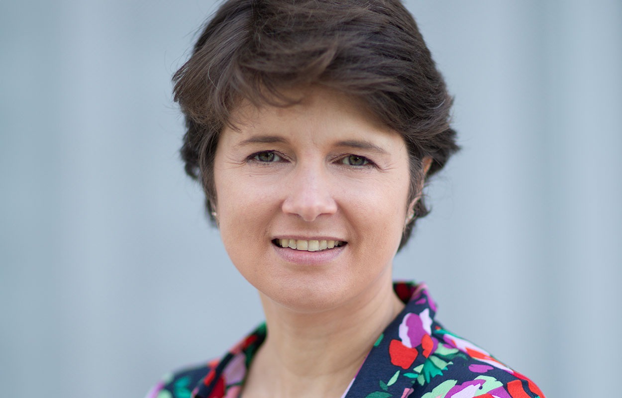 Aurélie Dudézert, professeure des universités et directrice de recherche. En poste à l’Institut Mines-Télécom Business School, elle évolue au sein du département technologie, information et management. (DR) aurelie-dudezert-interview-mode-travail-gestion-connaissances