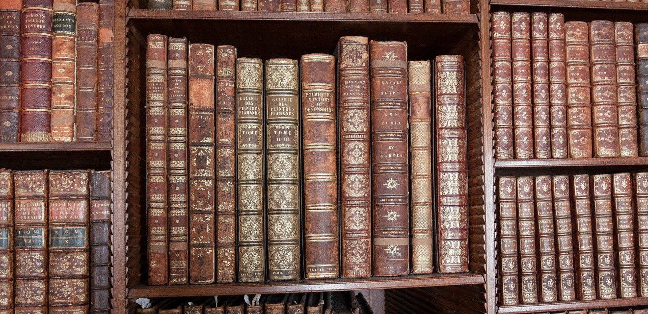 bibliotheque-livres-anciens-ouvrages-patrimoine