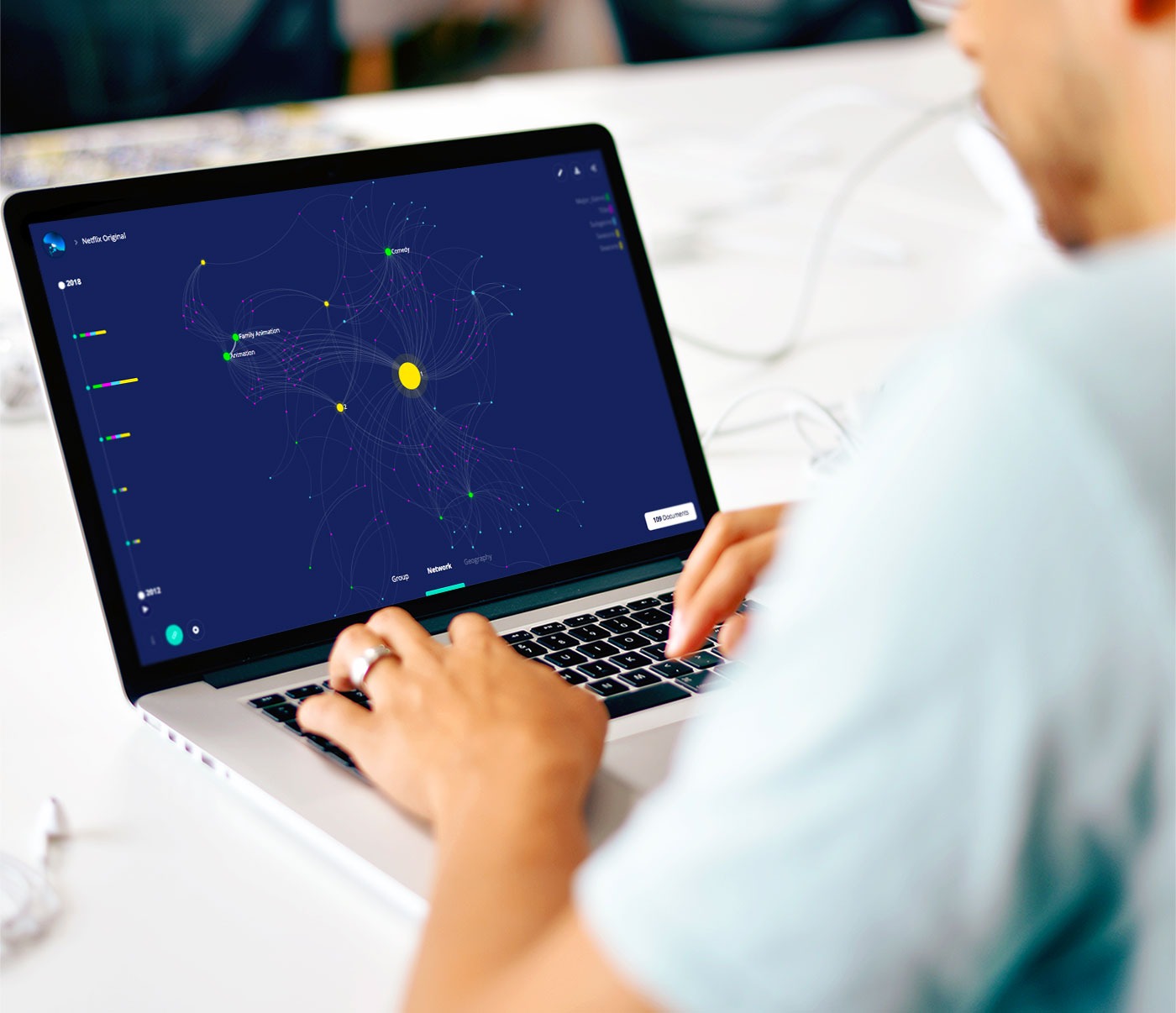 Un utilisateur conçoit en quelques clics une dataviz à partir d’un corpus de 106 documents. (Bakasable) bakasable-bakamap-ordinateur