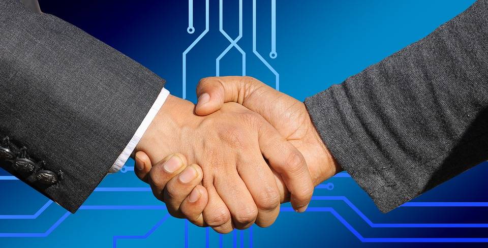 Deux acteurs majeurs de la dématérialisation et de la numérisation concluent un contrat. crédits : pixabay.com Basware_xerox