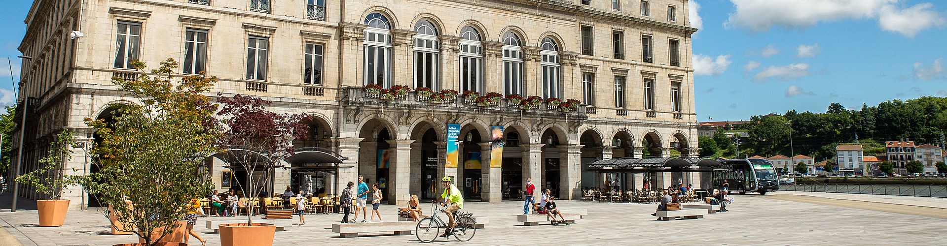 La Place de l'Hôtel de ville de Bayonne (Ville de Bayonne)