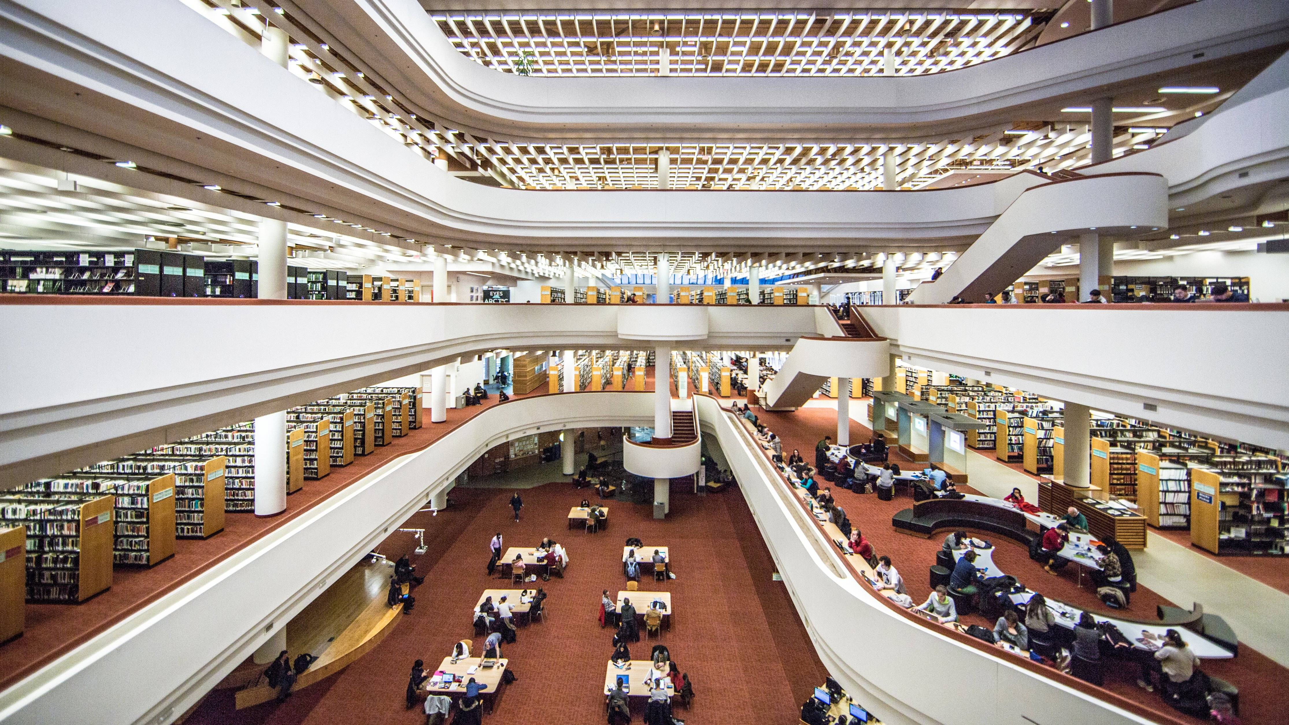 Les listes de ressources des cours sont de plus en plus exhaustives (droit d'auteur Matthew Henry - Burst) bibliotheque-toronto
