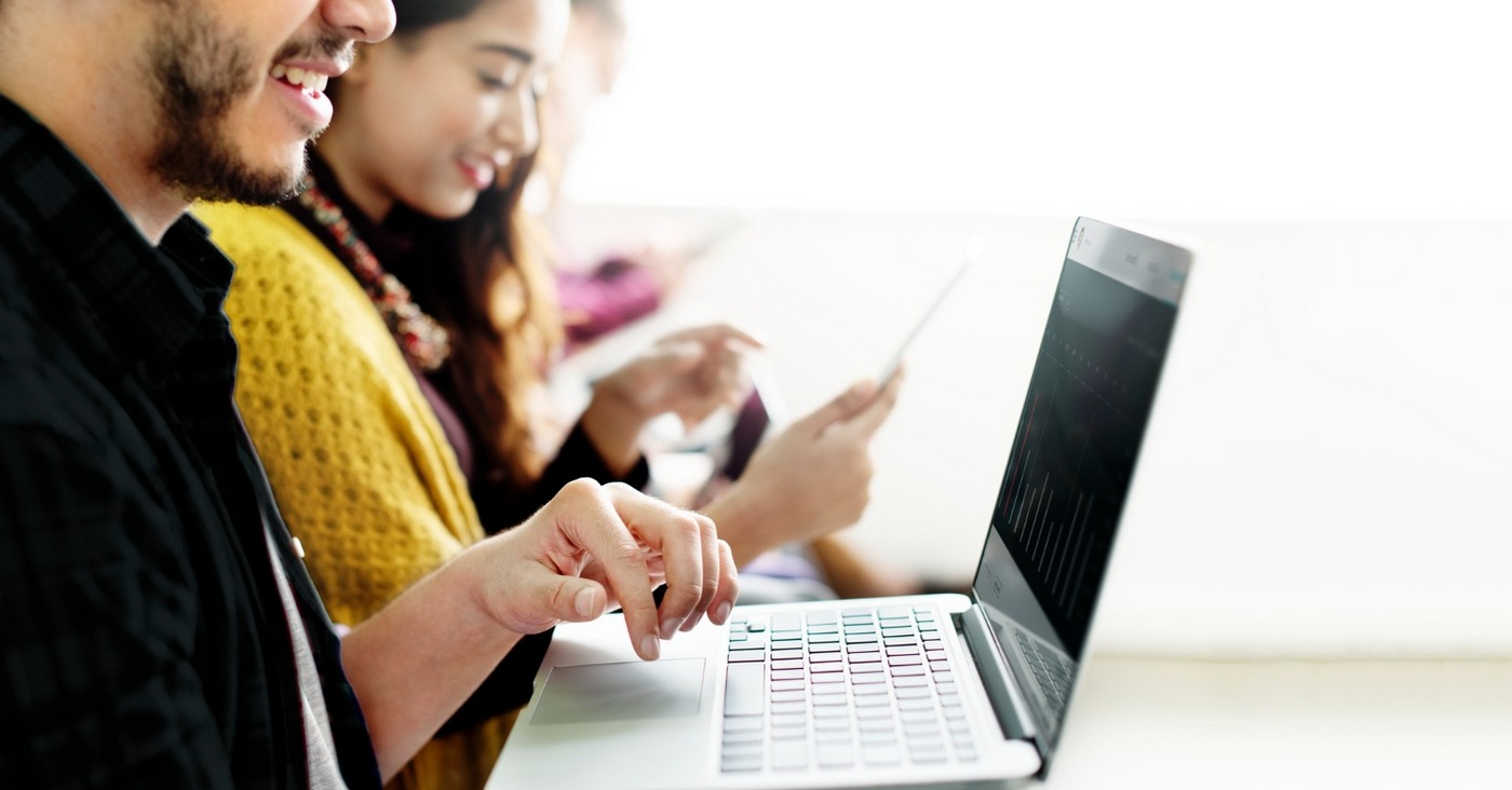 Pour l'open access en bibliothèques universitaires, le sujet des formations est crucial. Mais certains bibliothécaires regrettent le cloisonnement qui les séparent des enseignants-chercheurs. (Freepik/rawpixel.com) bibliotheque-universitaire-open-access-science-ouverte