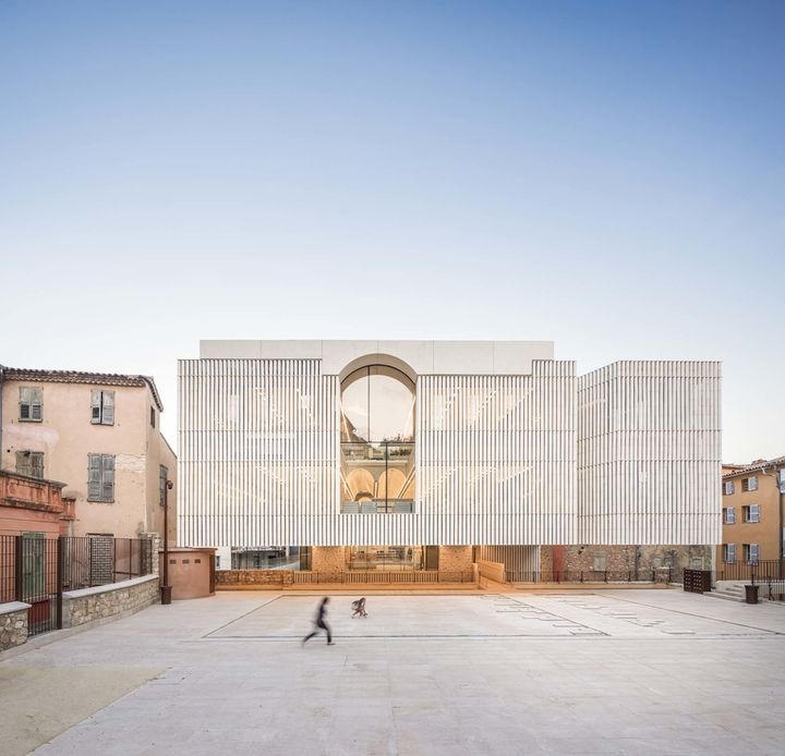 Architecture-mediatheque-Grasse-remporte-Equerre-argent-2022