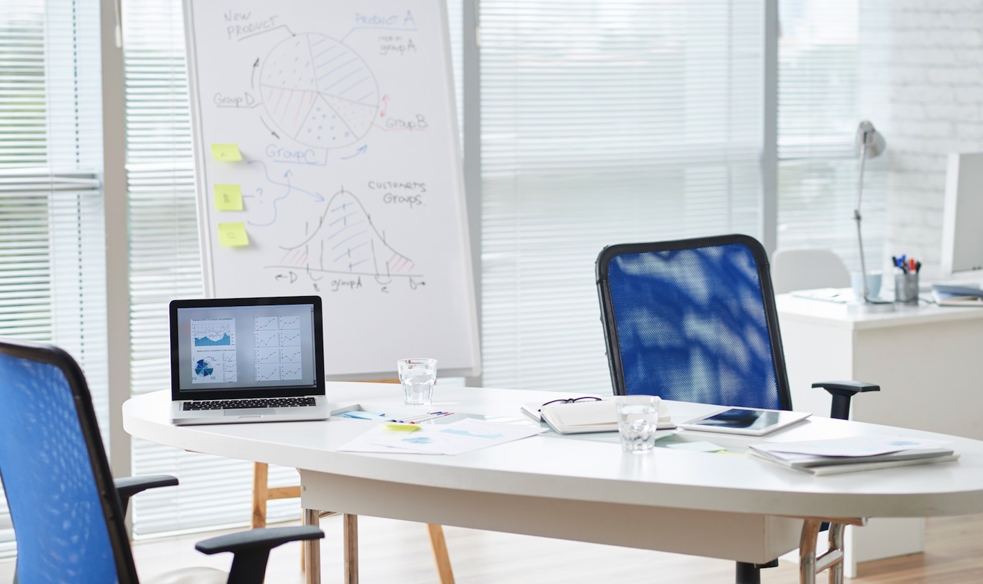 Le déploiement d’une plateforme unifiée serait l’occasion de fournir un point d’accès unique à l’information pour 71 % des professionnels. Bureau moderne