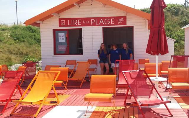 Les cabanes-bibliothèques fleurissent un peu partout sur les plages de France. crédits : droits réservés cabanes-bibliothèques