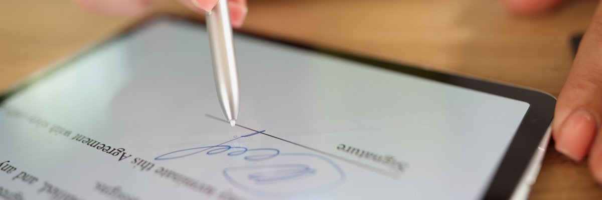 De la signature électronique simple à la signature électronique qualifiée, quatre niveaux de fiabilité sont prévus dans le règlement eIDAS (Freepik).