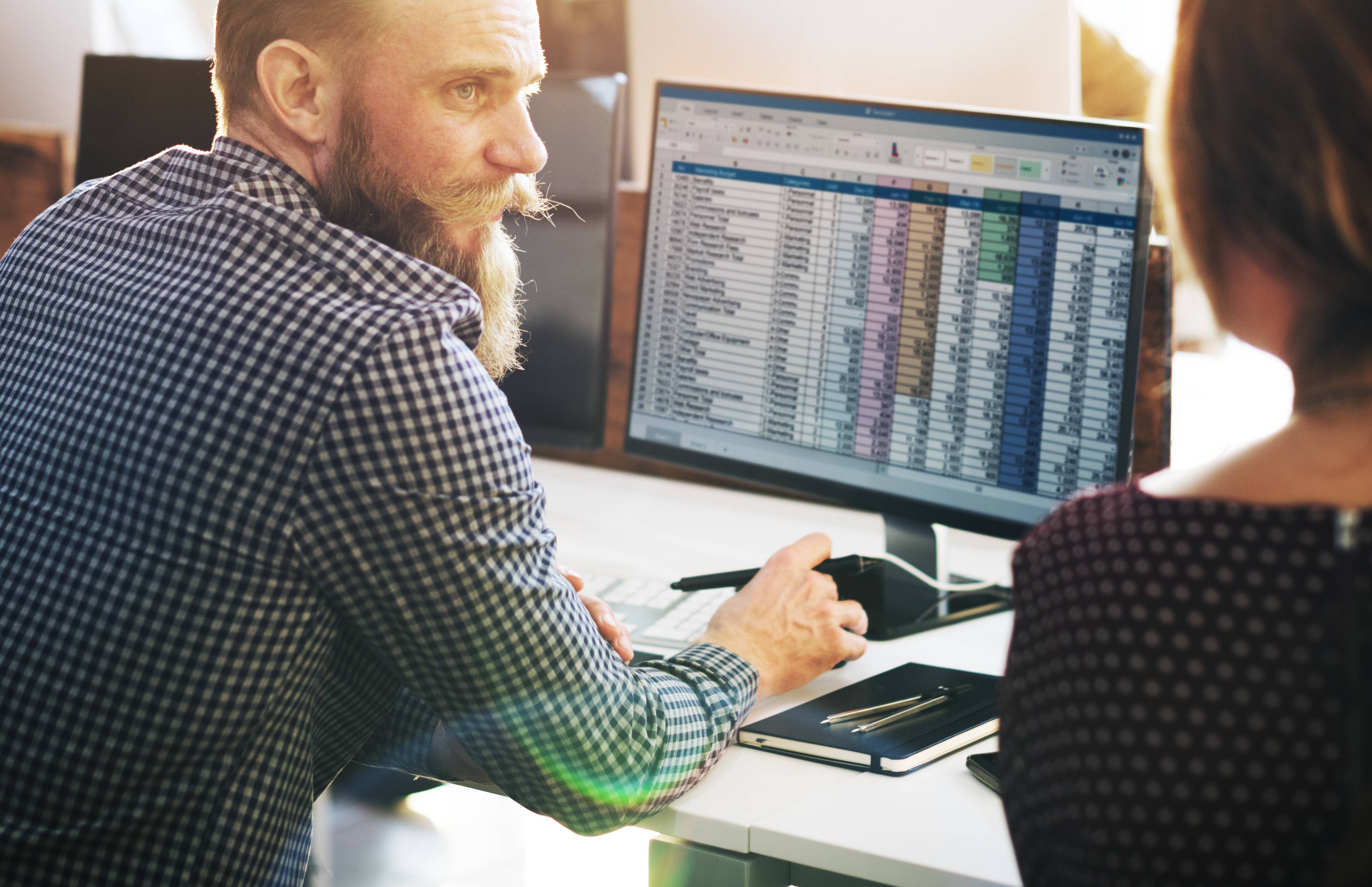 Seulement 20 % des entreprises utilisent les outils sur lesquels travaillent les data scientists. (Freepik/Rawpixel) data-scientist