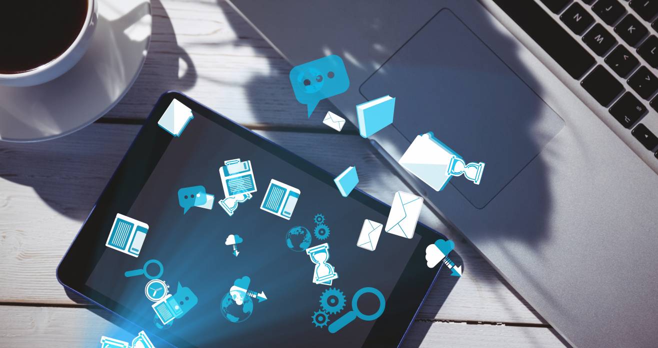 La solution ne se trouve-t-elle pas dans le cloud hybride qui a l'avantage de combinerle cloud public (pour les données moins sensibles) et le cloud privé (pour les données plus critiques) ? (Freepik/creativeart) cloud-prive-public