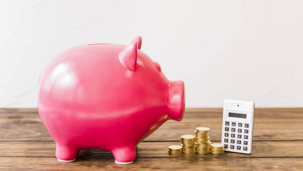 Répondre à cette enquête vous prendra moins de 5 minutes. (Freepik) cochon-tirelire