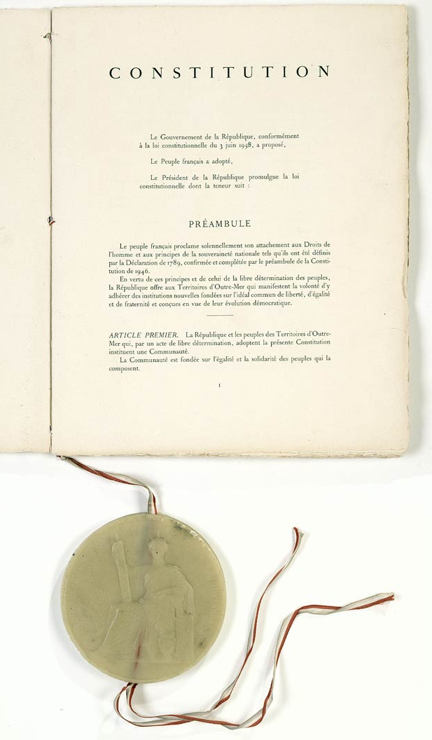 Page 1 de la Constitution du 4 octobre 1958 (Archives nationales)