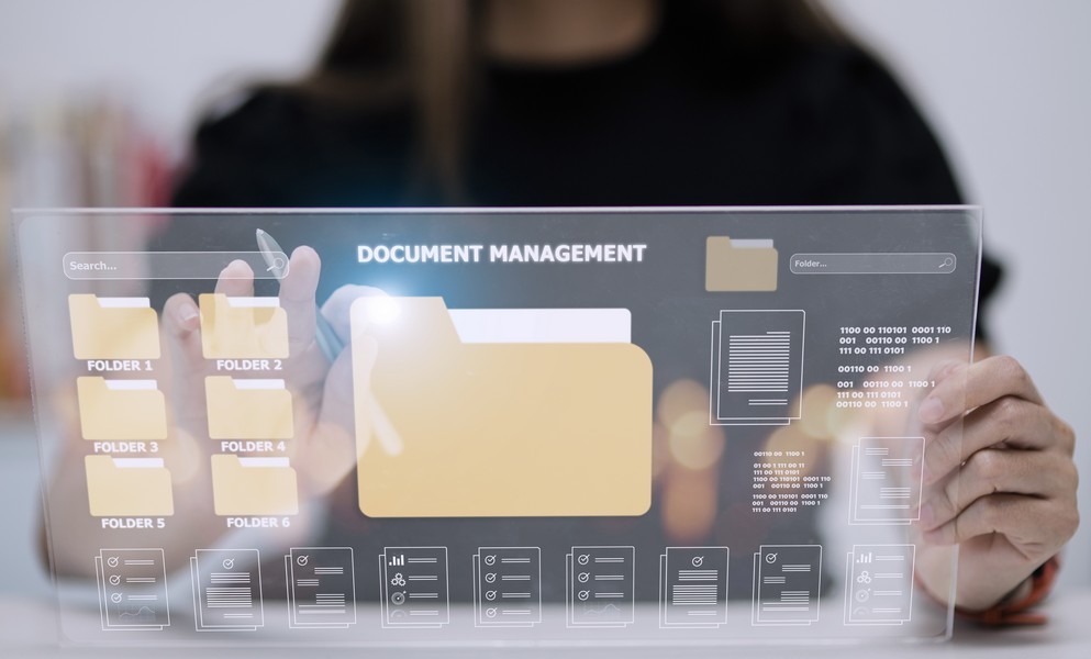 face à l’explosion des volumes d’informations, les éditeurs intègrent l’IA pour automatiser l’indexation, l’extraction de données et la classification des documents, redéfinissant ainsi les pratiques du secteur (Freepik).