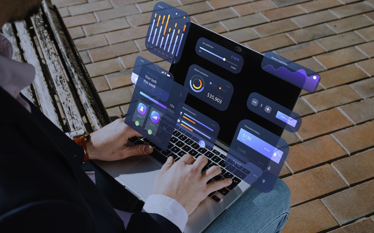 La gouvernance des données et l’utilisation d’une solution master data management permettent de répondre plus facilement aux exigences des réglementations sur la protection des données. (Freepik) comparatif-master-data-management-solutions-benefices