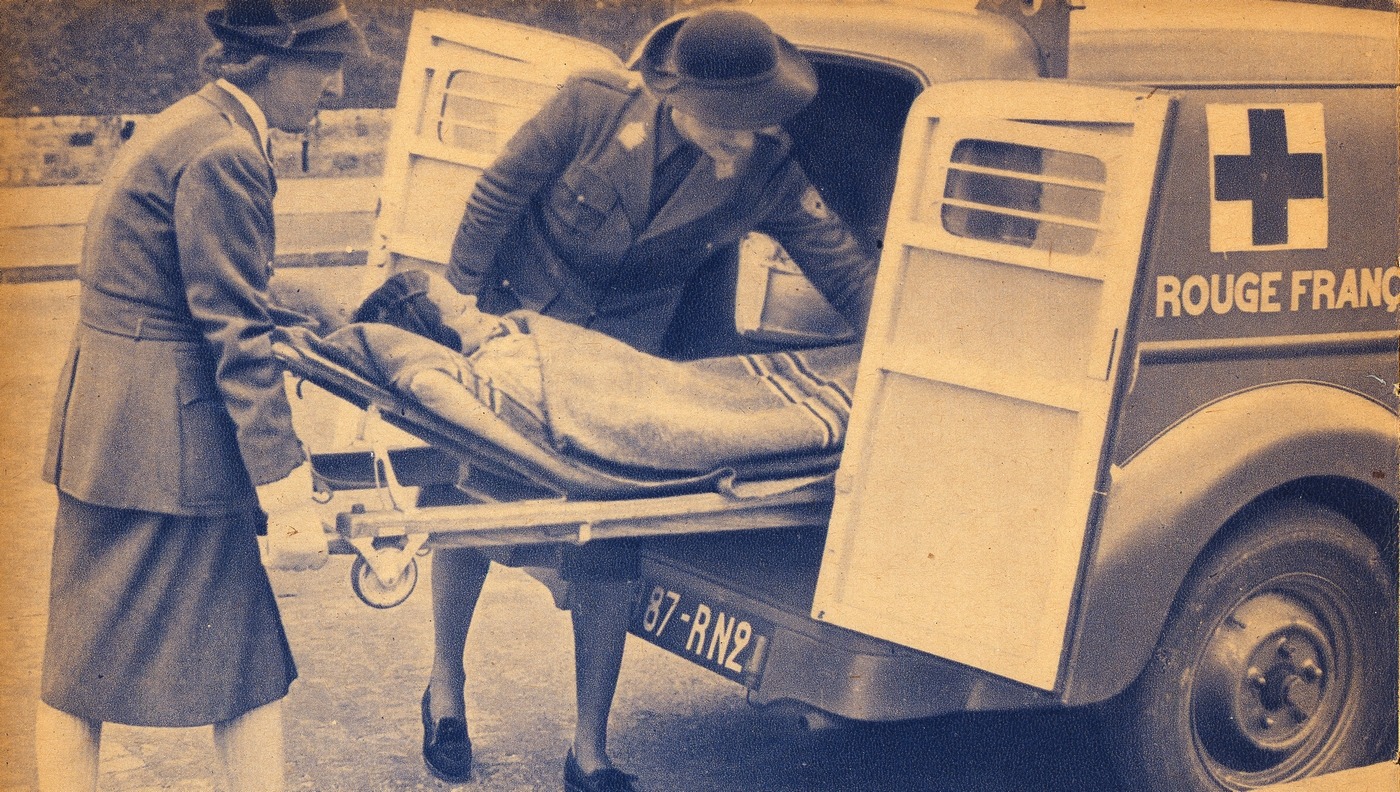 La Croix-Rouge française dépose ses archives historiques aux Archives nationales. Ici, image d'une brochure de la direction des conductrices ambulancières, 20200063/139. © Archives nationales archives-croix-rouge