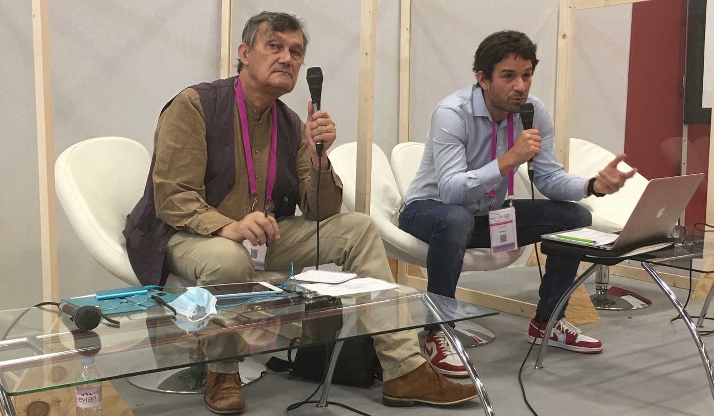 François-Bernard Huyghe et Frédéric Mouffle lors de la conférence dédiée à la cybersécurité et aux cyber-menaces qui s'est tenue sur le salon Documation 2020. (Archimag/CJO) Francois-bernard-Huygue-Frederic-Mouffle-cyber-securite