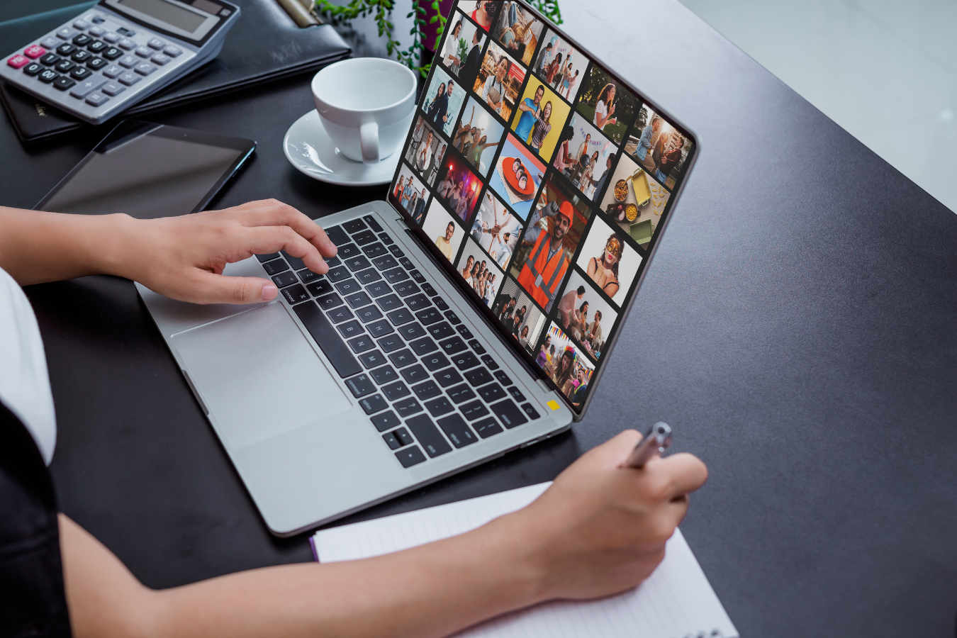 Une organisation a tout intérêt à recourir à l’IA afin de simplifier de manière significative la gestion de ses ressources numériques. (Freepik) dam-apports-reels-ia