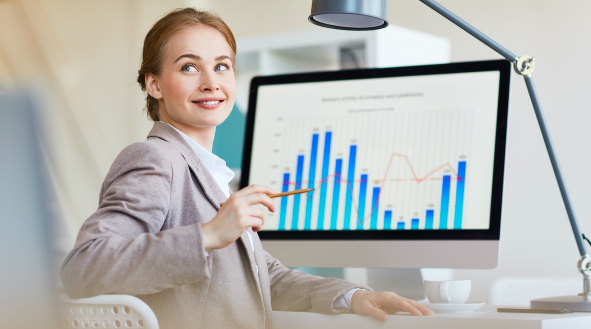 La datavisualisation offre une comparaison instantanée des différents pôles de l’organisation, alors que les données centralisées dans les tableurs sont difficilement lisibles.