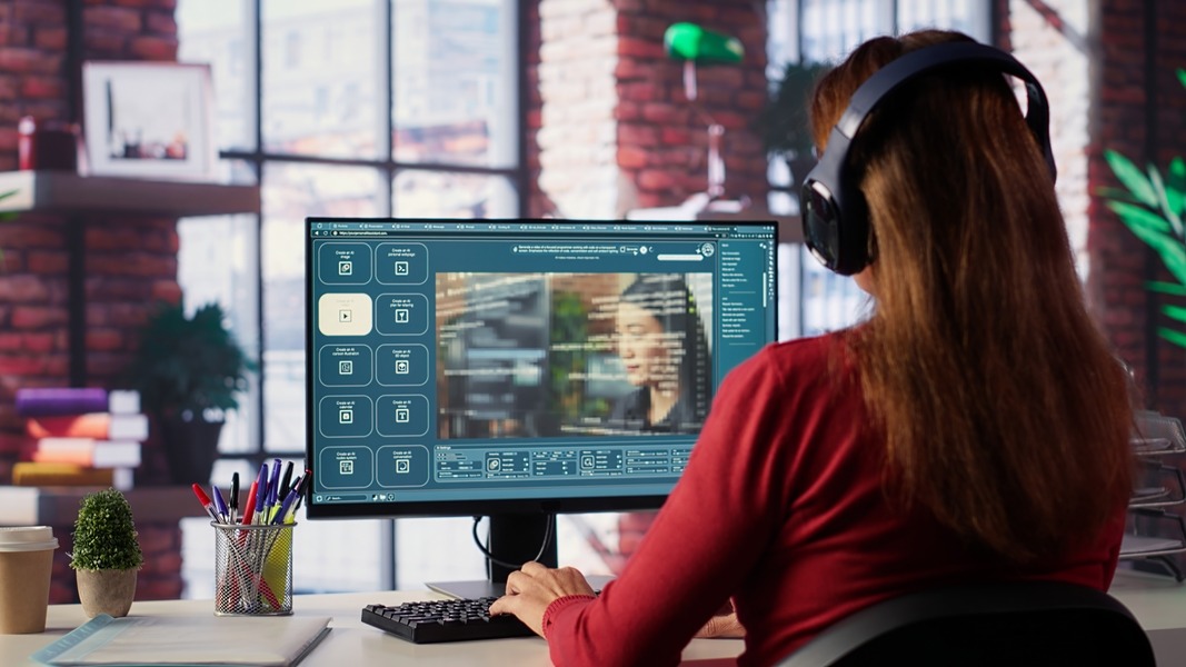 Moments Lab compte parmi ses nouveaux clients Thomson Reuters, Sinclair, Hearst, Amazon Ads, Satisfaction Group et Banijay, et continue sa collaboration accrue avec TF1 et Brut (Freepik).