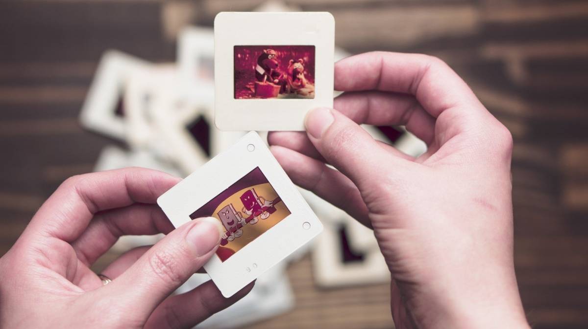 MemnonBox s'adapte à tous les formats professionnels de numérisation : vidéo, audio, film et photo. (VisualHunt) diapositive
