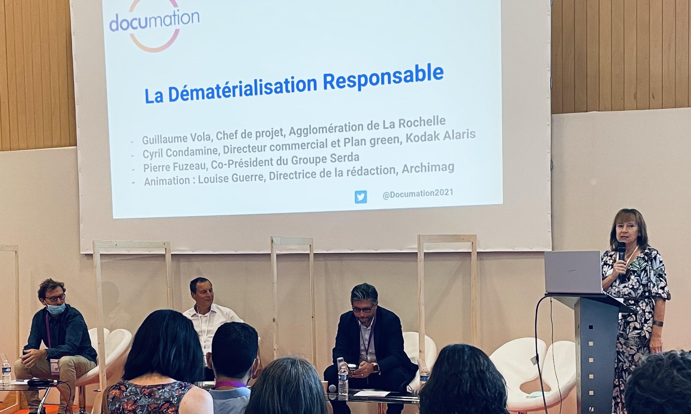 Le numérique, avec son amplificateur qu’est la dématérialisation, est reconnu aujourd’hui comme un des grands producteurs d’empreinte carbone. (Archimag) documation-2021-dematerialisation-responsable