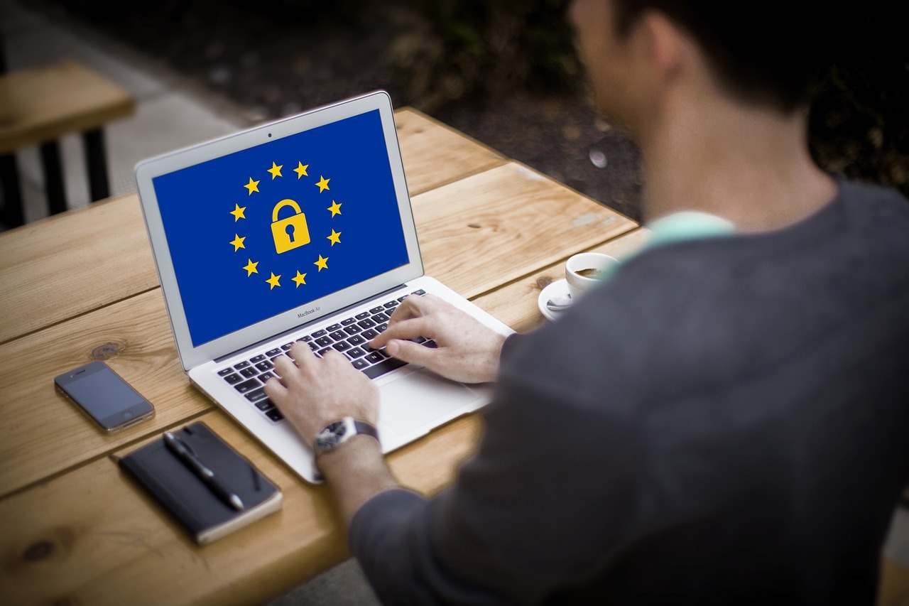 La certification NF552 porte sur la protection des données personnelles (Pixabay / TheDigitalArtist) DocuWare-obtient-certification-NF552-RGPD