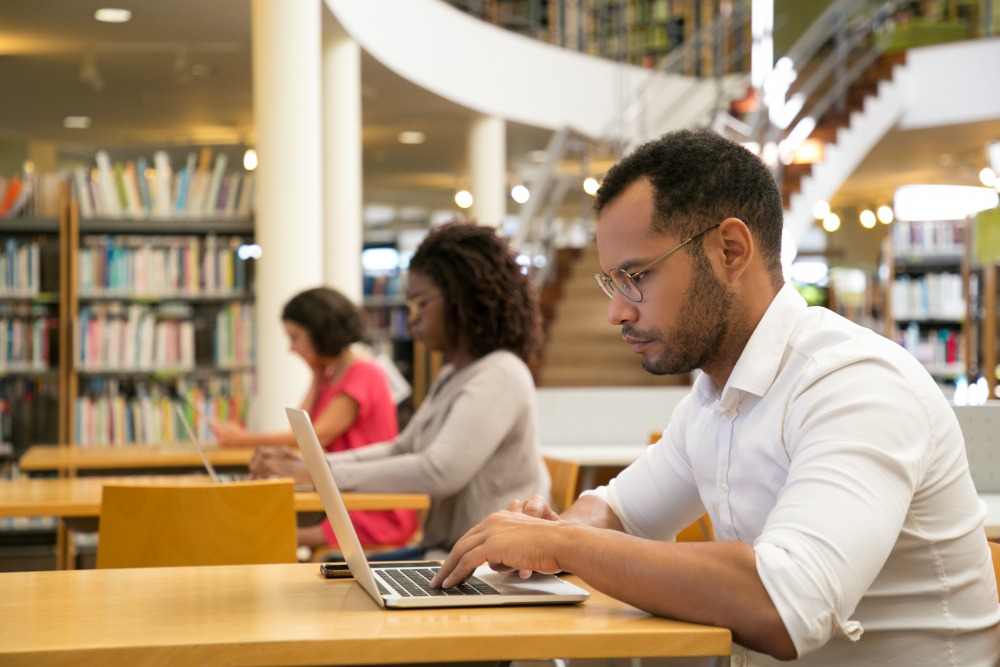 Pour gérer les données de recherche, faciliter leur partage et leur exploitation, un système de gestion spécifique, baptisé RIMS (Research Information Management System), est nécessaire. Etudiants chercheurs