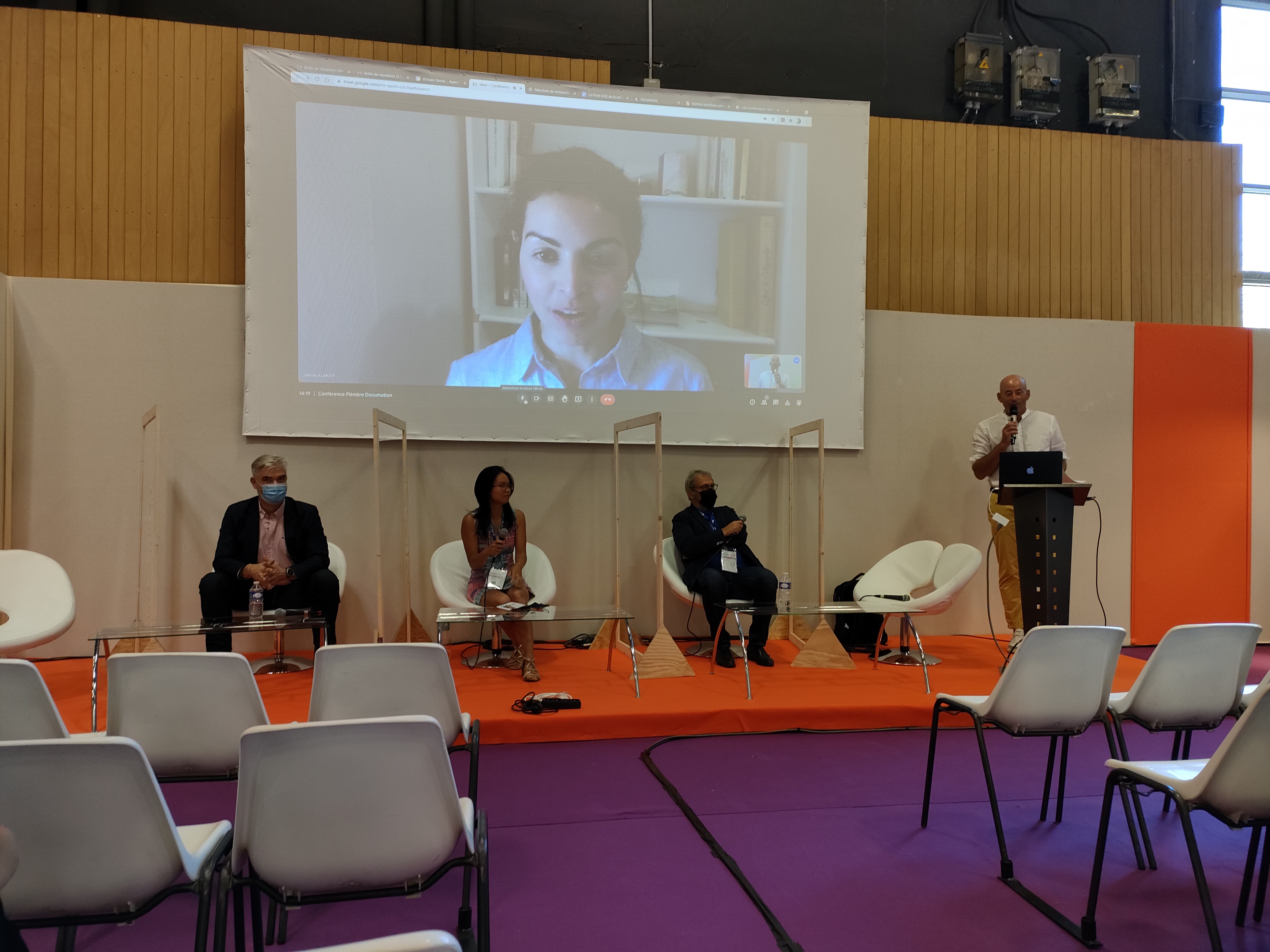 Comment la crise sanitaire a-t-elle bousculé les pratiques documentaires des organisations ? (Archimag) Documation 2021 - Comment devenir une entreprise digitale résiliente après la crise sanitaire ?
