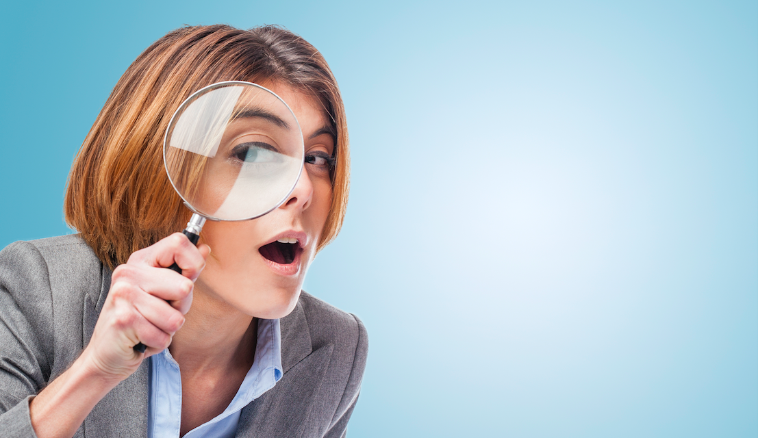 La datavisualisation, vous connaissez ? Vous utilisez ? Dîtes nous tout ! Fille loupe