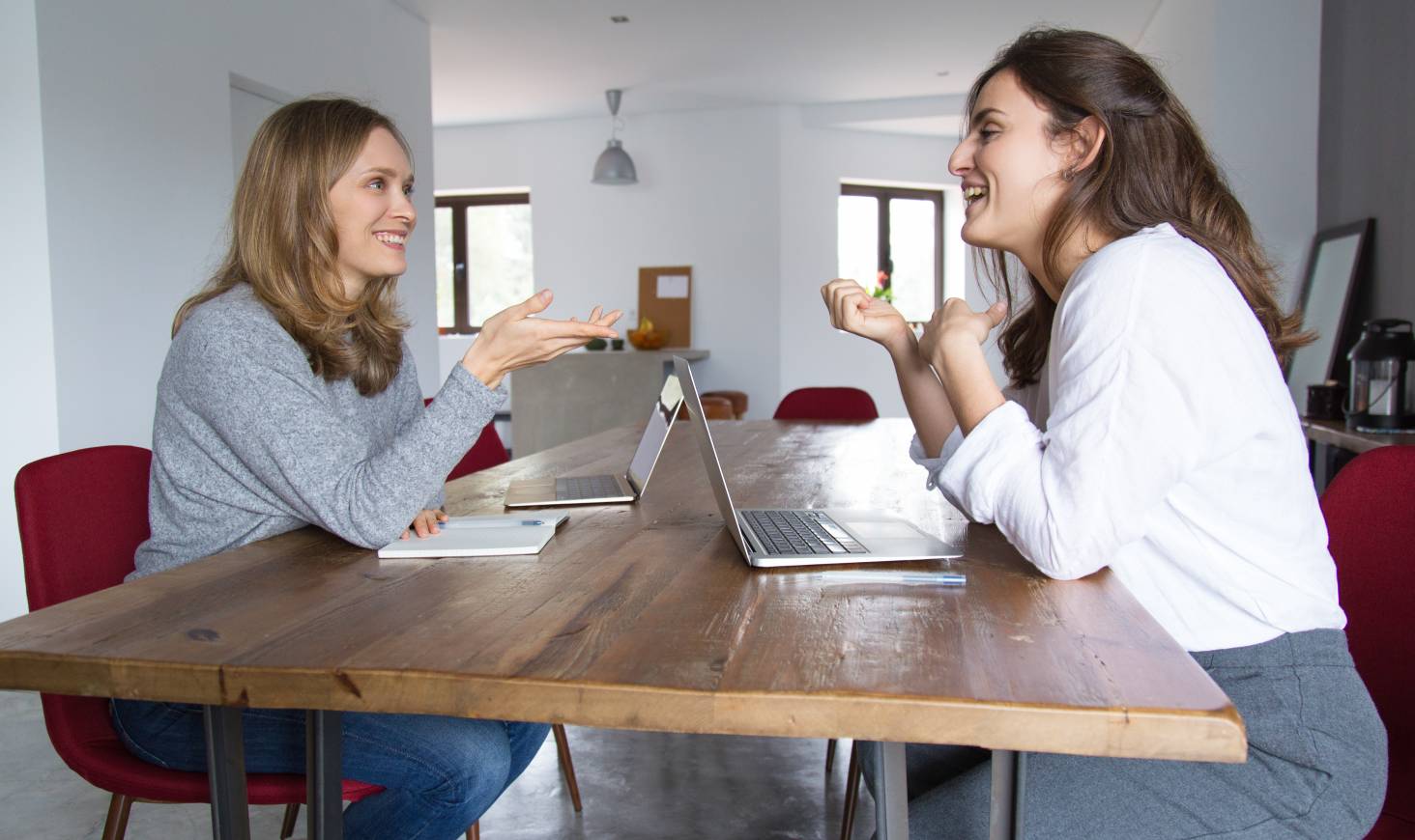 "La question de l’entrepreneuriat est à mon goût trop absente des formations", estime Clotilde Vaissaire-Agard. (Freepik/katemangostar) freelance