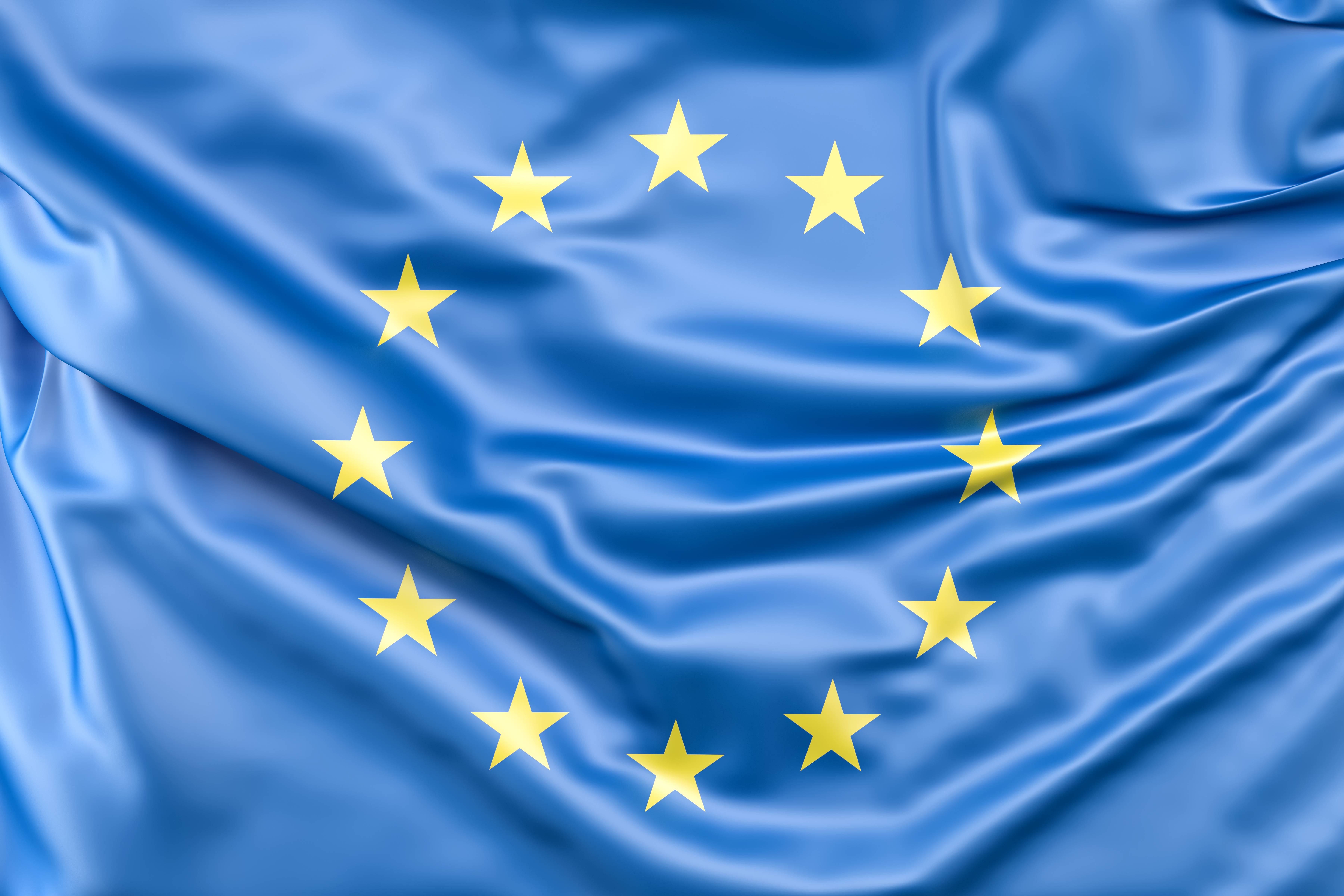 « Le RGPD, c’est avant tout de la documentation. Il constitue surtout une belle opportunité pour optimiser les processus existants et améliorer la façon de travailler », Alexandre Diehl, avocat. (Designed by www.slon.pics / Freepik) drapeau-europe